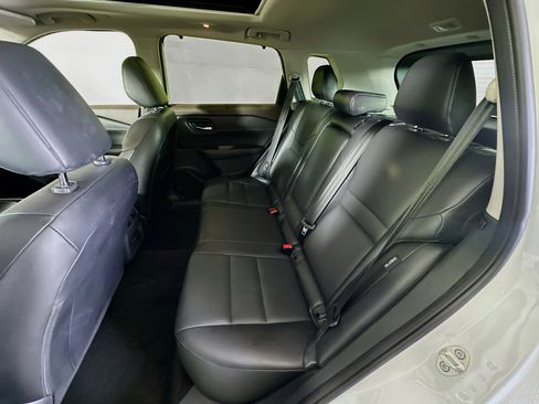 Used 2023 Nissan Rogue SV w/ SV Premium B Package image 27