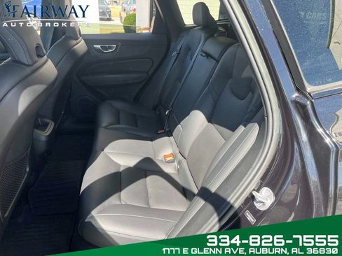 Used 2023 Volvo XC60 B5 Plus image 11