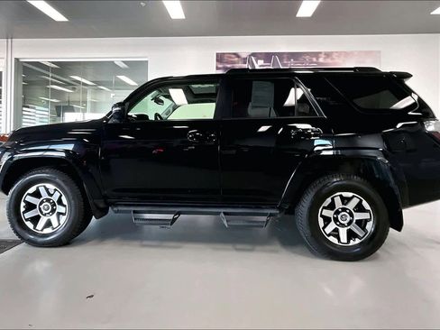 Used 2019 Toyota 4Runner TRD Off-Road Premium AWD/4WD image 3