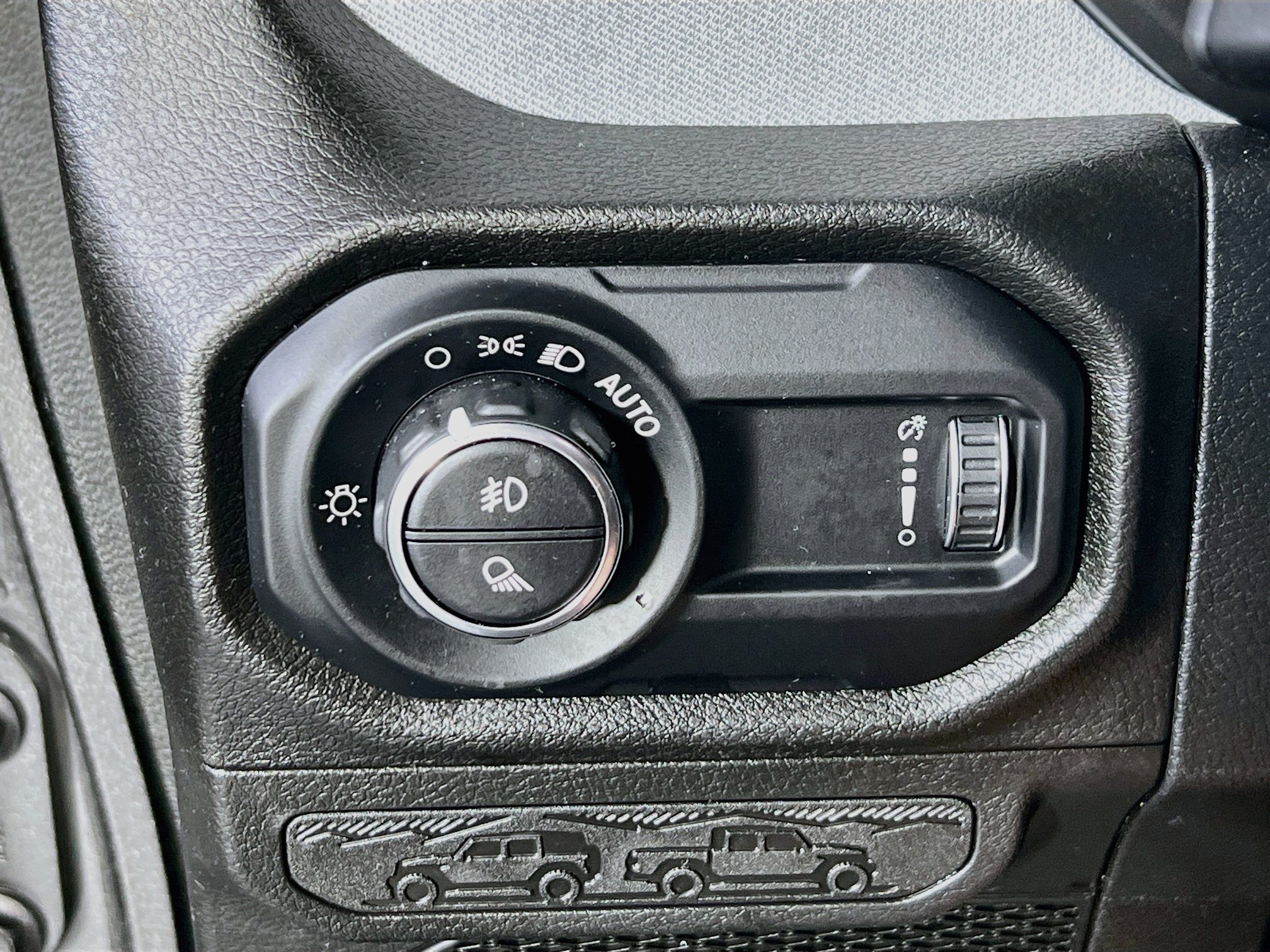 Used 2024 Jeep Gladiator Sport AWD/4WD image 10