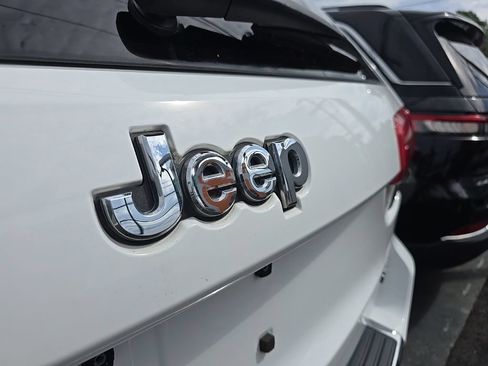 Certified 2017 Jeep Grand Cherokee Limited AWD/4WD image 14