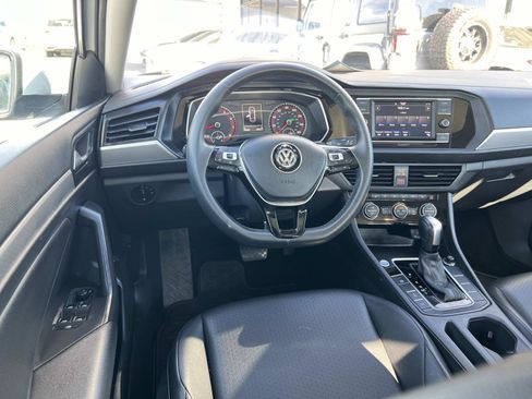Certified 2020 Volkswagen Jetta SE image 7