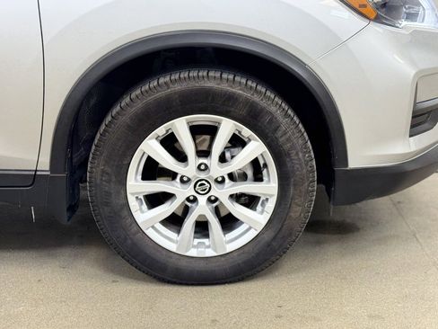 Used 2020 Nissan Rogue SV image 4