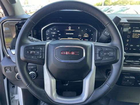 Used 2025 GMC Sierra 1500 Elevation image 12