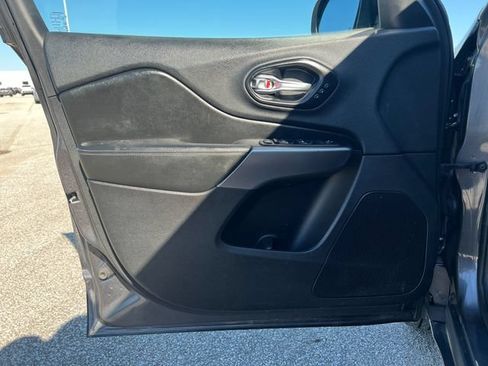 Used 2019 Jeep Cherokee Limited AWD/4WD image 14
