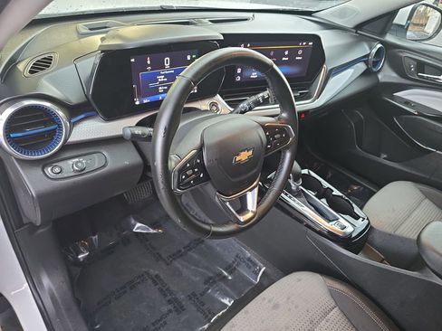 Used 2025 Chevrolet Trax LT w/ Driver Confidence Package image 16