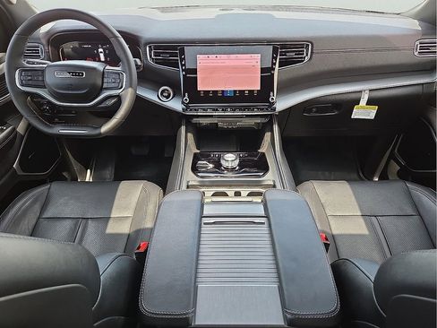 Used 2024 Jeep Wagoneer L Series II image 13