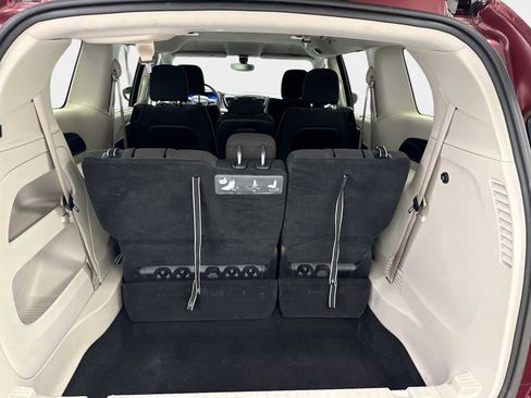 Used 2019 Chrysler Pacifica Touring Plus FWD image 26