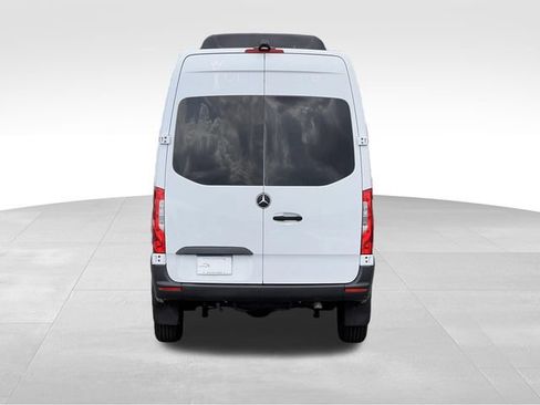 Used 2021 Mercedes-Benz Sprinter 2500 image 4