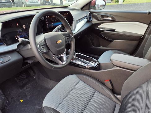 New 2025 Chevrolet Trax LT w/ LT Convenience Package image 10
