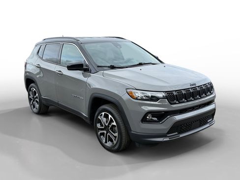 Used 2023 Jeep Compass Limited image 7
