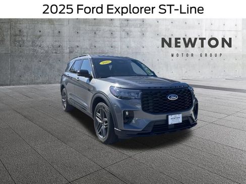 Used 2025 Ford Explorer ST-Line w/ ST-Line Street Pack AWD/4WD image 1