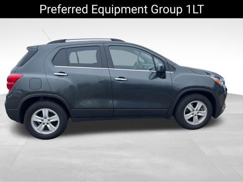 Used 2020 Chevrolet Trax LT w/ LT Convenience Package image 7