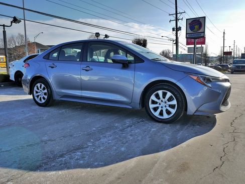 Used 2021 Toyota Corolla LE image 4
