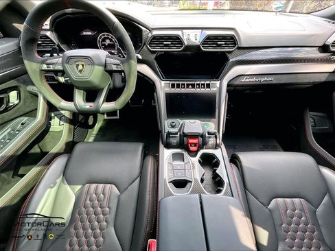 Used 2023 Lamborghini Urus Performante AWD/4WD image 13