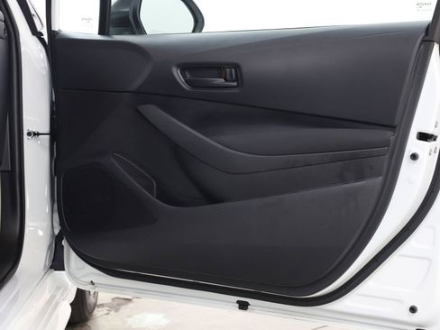 Used 2025 Toyota Corolla LE image 9