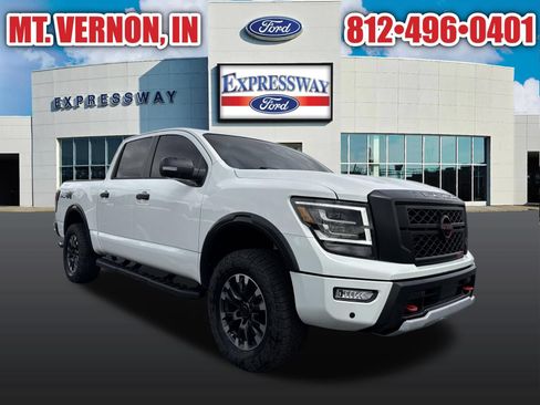 Used 2023 Nissan Titan PRO-4X w/ Pro-4x Convenience Package AWD/4WD image 11