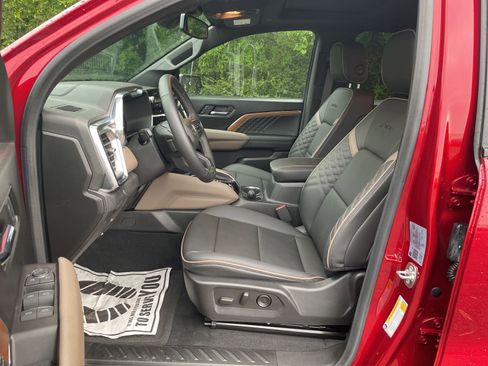 Used 2024 GMC Canyon Denali AWD/4WD image 13