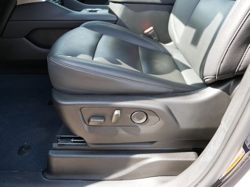 Used 2023 Chevrolet Suburban LT w/ Luxury Package image 20