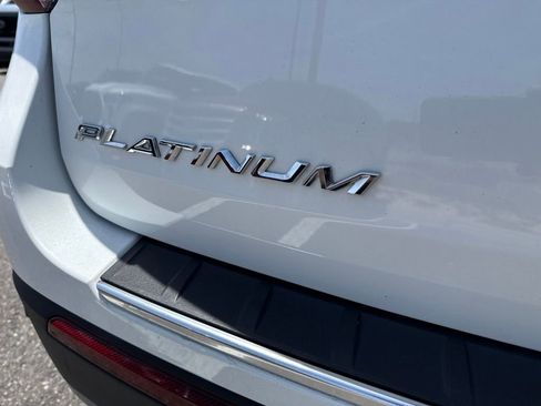 Used 2020 Ford Explorer Platinum w/ Premium Technology Package AWD/4WD image 12