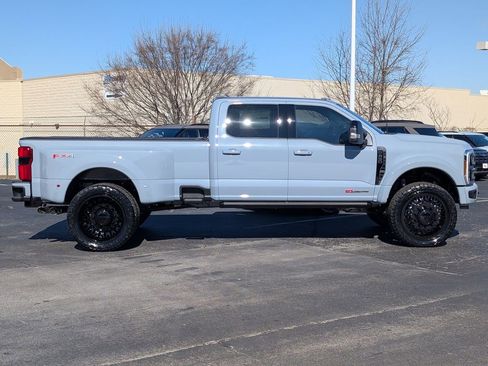 New 2026 Ford F450 Platinum w/ FX4 Off-Road Package image 3