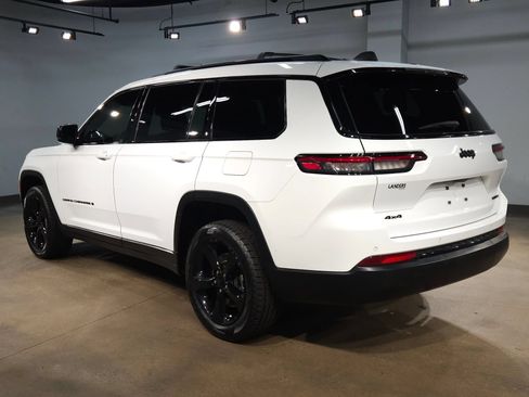 Used 2024 Jeep Grand Cherokee L Limited w/ Black Appearance Package AWD/4WD image 5