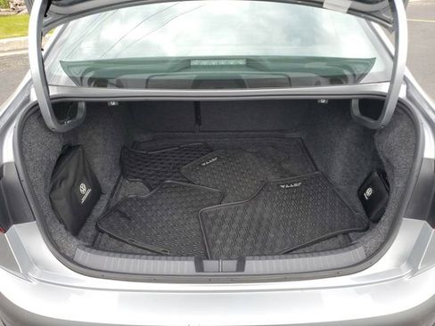 Used 2024 Volkswagen Jetta SE w/ Panoramic Sunroof Package FWD image 7