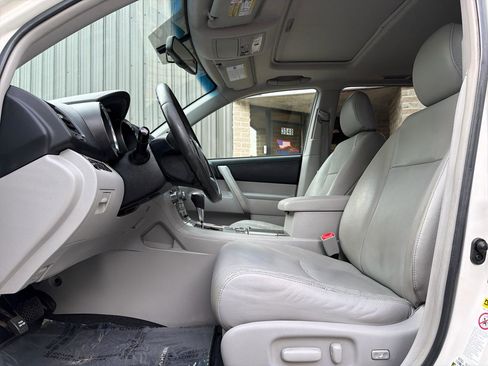 Used 2013 Toyota Highlander SE AWD/4WD image 9