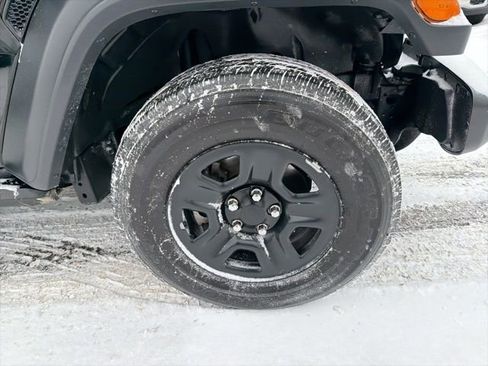 Used 2023 Jeep Gladiator Sport image 27