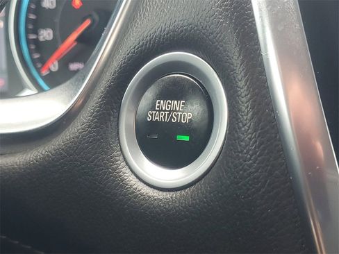 Used 2021 Chevrolet Traverse LT image 32