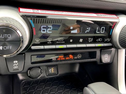 Used 2025 Toyota RAV4 XLE Premium image 33