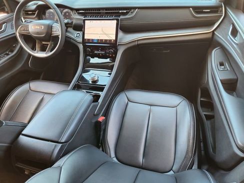 Used 2023 Jeep Grand Cherokee Limited image 25