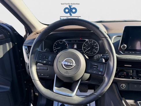 Used 2023 Nissan Rogue SL AWD/4WD image 14