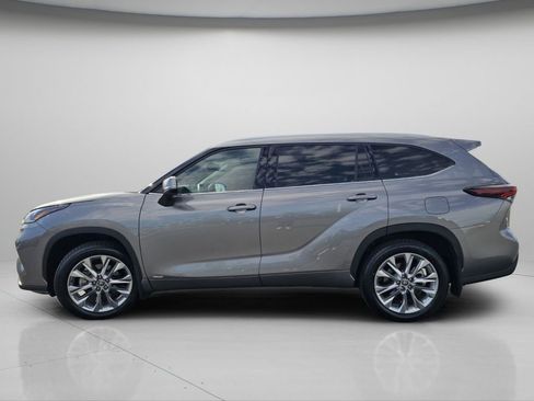 Used 2025 Toyota Highlander Limited AWD/4WD image 21