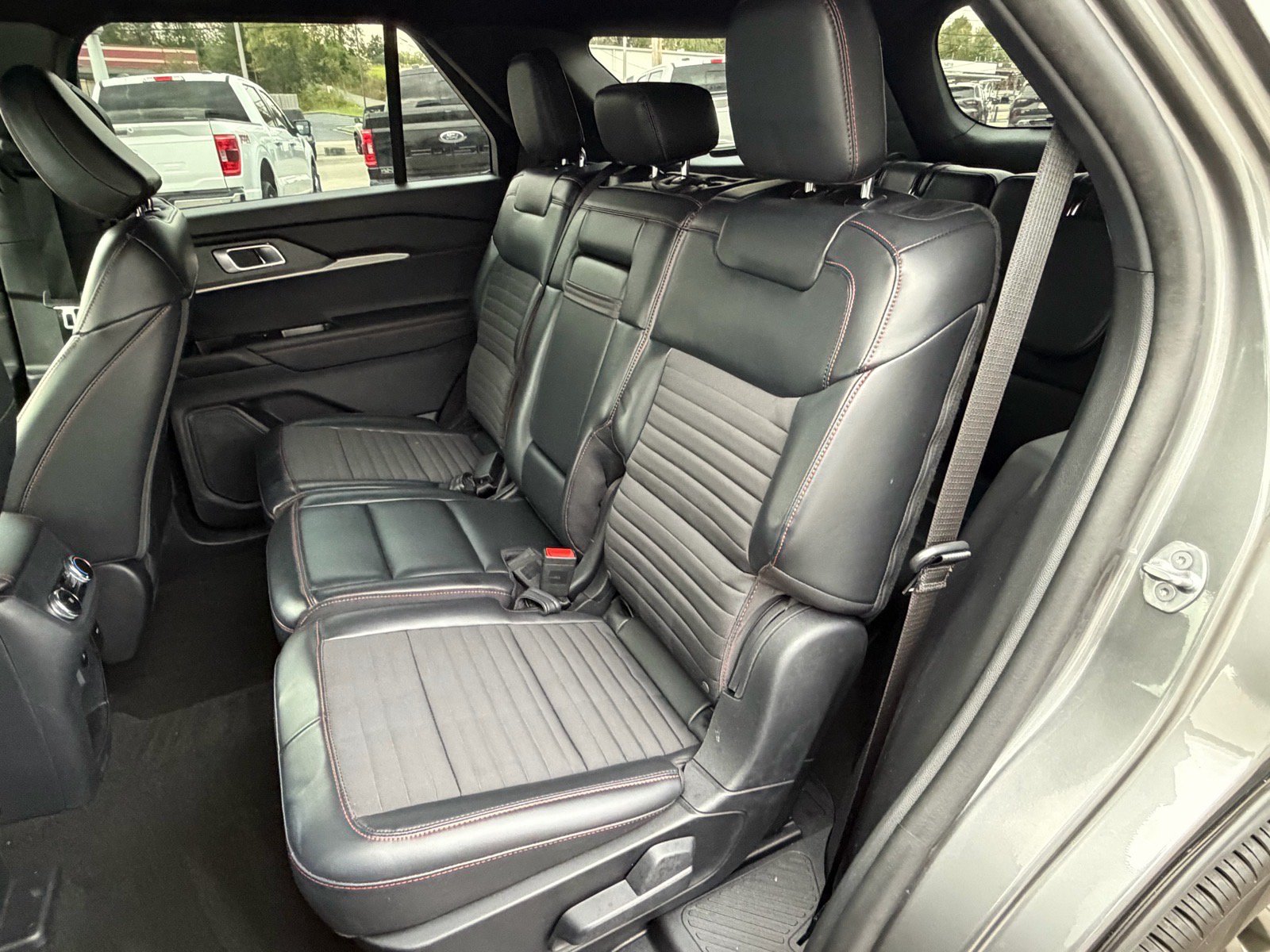 Used 2025 Ford Explorer ST-Line w/ ST-Line Street Pack AWD/4WD image 48