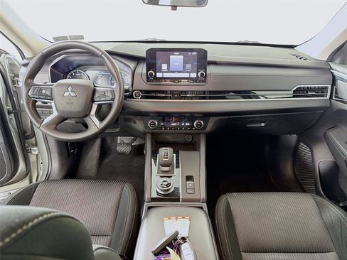 Used 2023 Mitsubishi Outlander ES AWD/4WD image 21