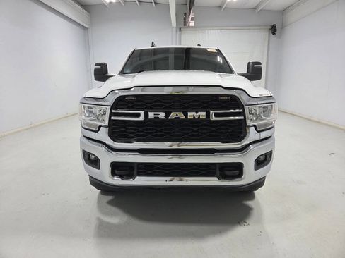 Used 2024 RAM 2500 Tradesman w/ Chrome Appearance Group AWD/4WD image 5