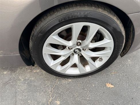 Used 2013 Hyundai Genesis 3.8 image 28