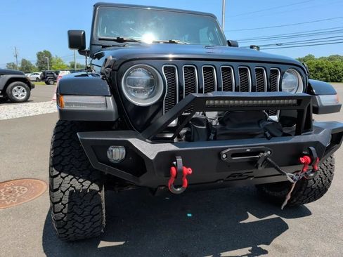 Used 2019 Jeep Wrangler Unlimited Sahara AWD/4WD image 15