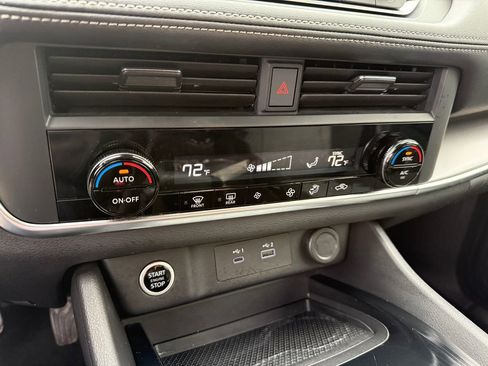 Used 2023 Nissan Rogue SV image 21