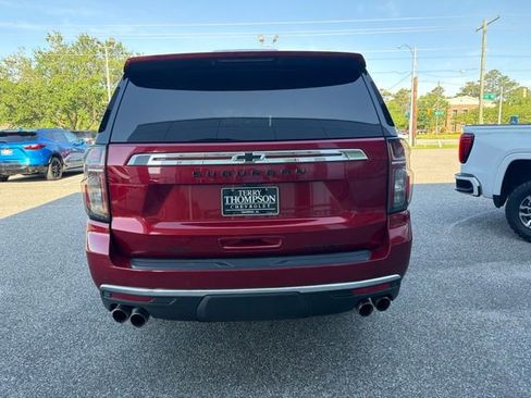 Used 2024 Chevrolet Suburban Premier w/ Premium Package 2 RWD image 4
