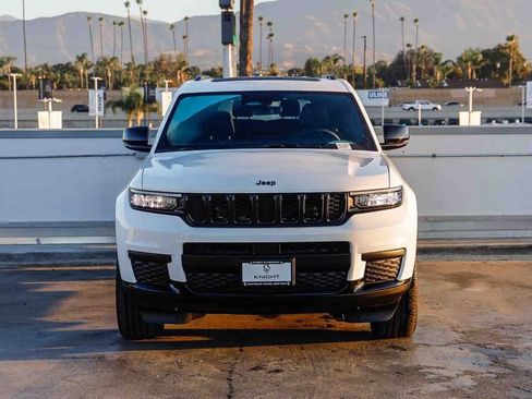 New 2025 Jeep Grand Cherokee L Altitude image 3