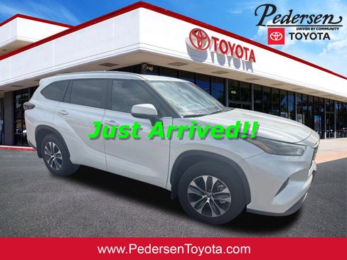 Used 2025 Toyota Highlander XLE AWD/4WD image 1