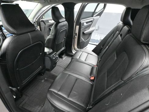 Used 2023 Volvo XC40 B5 Core AWD/4WD image 36