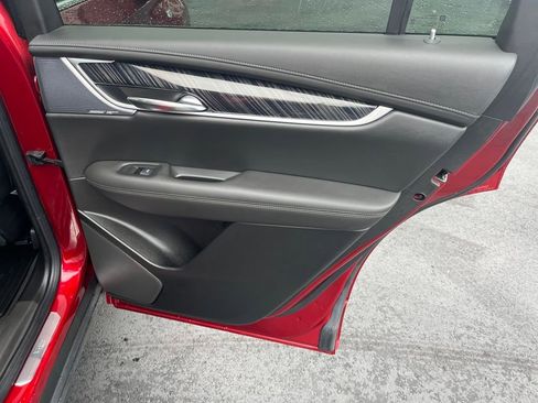 Used 2024 Cadillac XT6 Premium Luxury image 27