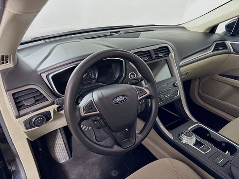 Used 2020 Ford Fusion SE image 9