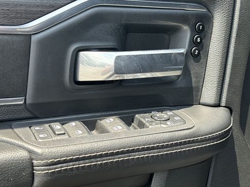 Used 2025 RAM 2500 Laramie AWD/4WD image 14