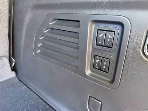 New 2026 Chevrolet Traverse High Country image 16