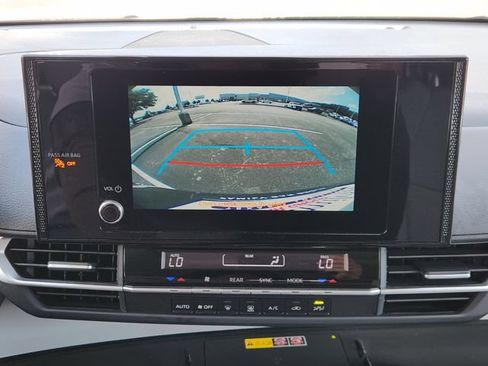 Used 2025 Toyota Sienna LE w/ LE Plus Package AWD/4WD image 17