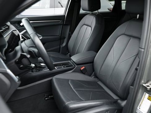 Used 2024 Audi Q3 2.0T Premium image 22